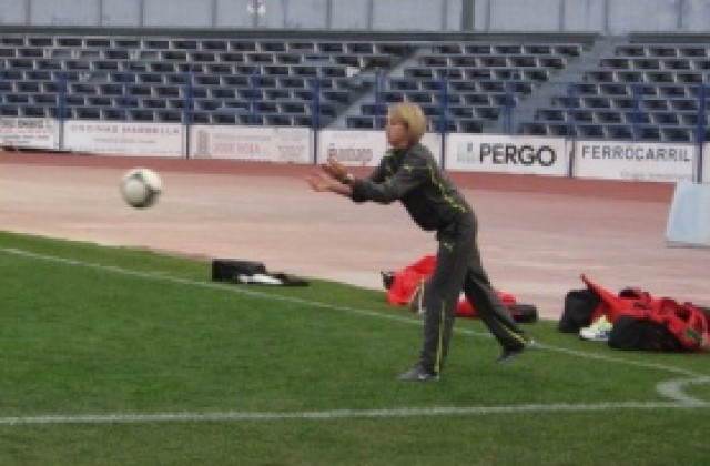 СНИМКИ: Красива треньорка впечатли Лудогорец