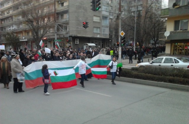 Над 2000 блокираха Стара Загора
