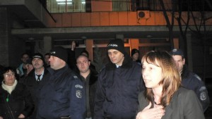 Казанлъшки протест ден 2 Запалени знамена и освиркан кмет