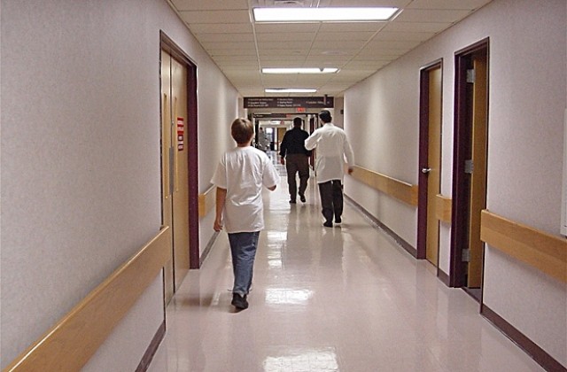 Увеличават заплатите в Александровска болница