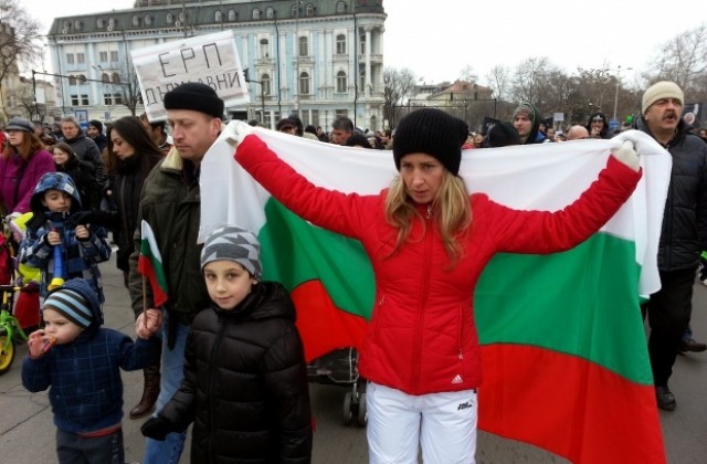 Бунтът на варненци продължава десети ден