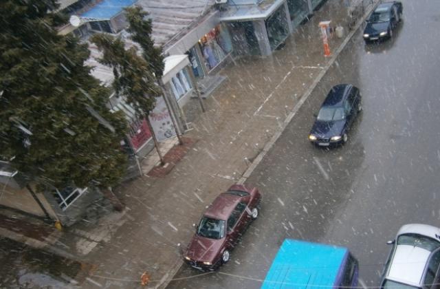 Слаб сняг вали по високите части на Кюстендилска област