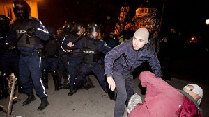 11 души са задържани след снощните протести