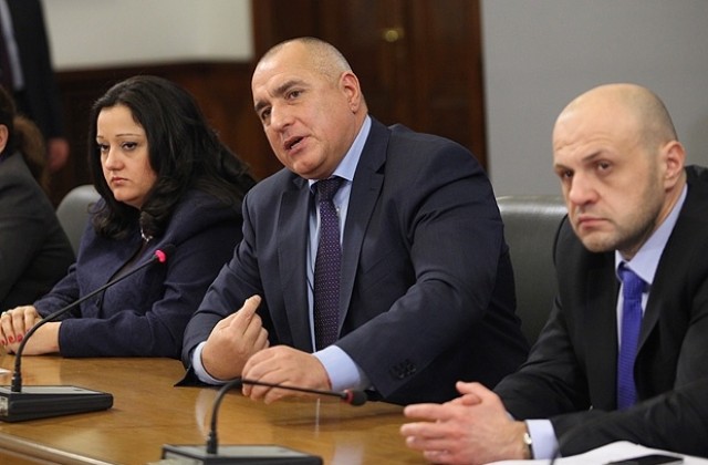 Премиерът: Няма да подам оставка заради Станишев и Доган