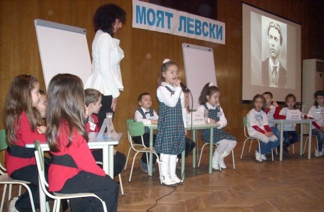 Деца рецитираха в памет на Апостола на свободата