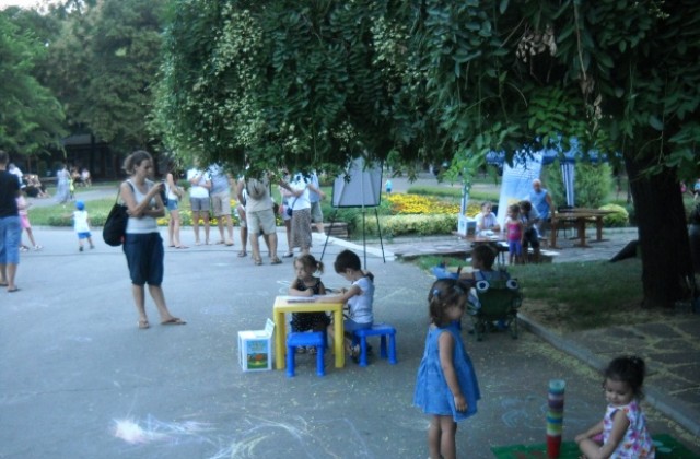 Деца рисуват психолози и социални работници