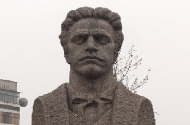 Атака иска паметник на Левски в Русе