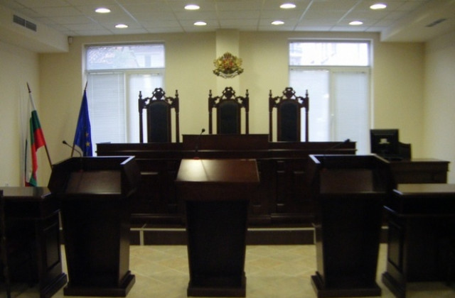 Две години затвор за мъж, източил 350 лева от чужда карта