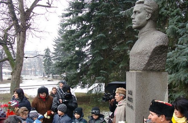 Перничани се поклониха пред героизма на Левски