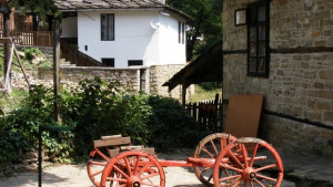 На Боженци посрещат с вино и мед