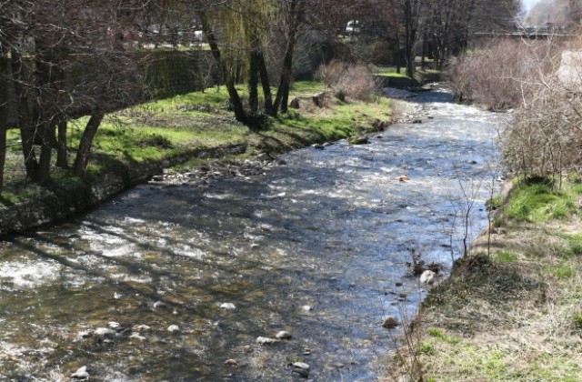 С пари от ЕС укрепват река Бистрица