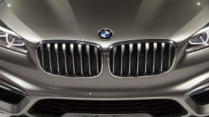 BMW изтегля близо 750 000 коли