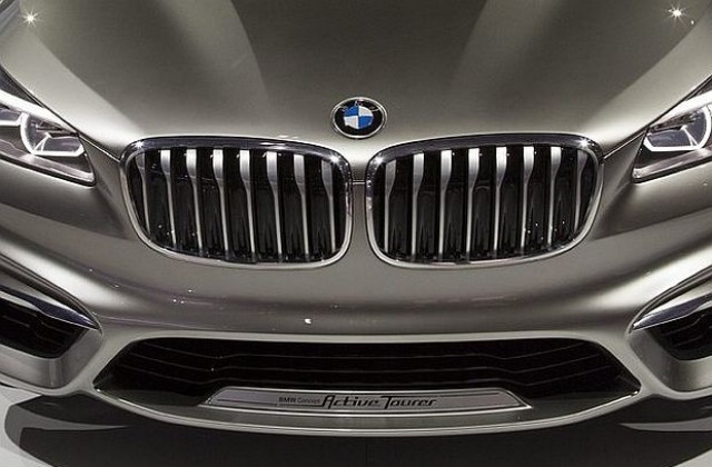 BMW изтегля близо 750 000 коли