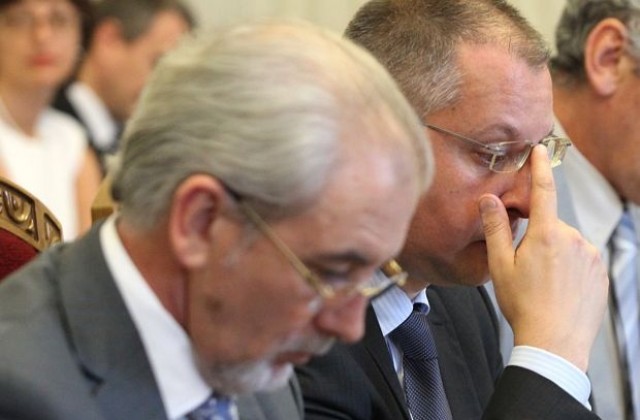 БСП обмисля варианта да напусне парламента, ДПС са готови за властта