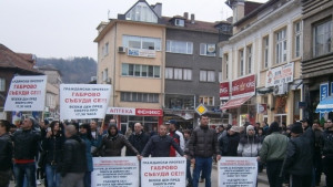 Около 300 габровци на протест срещу монополите