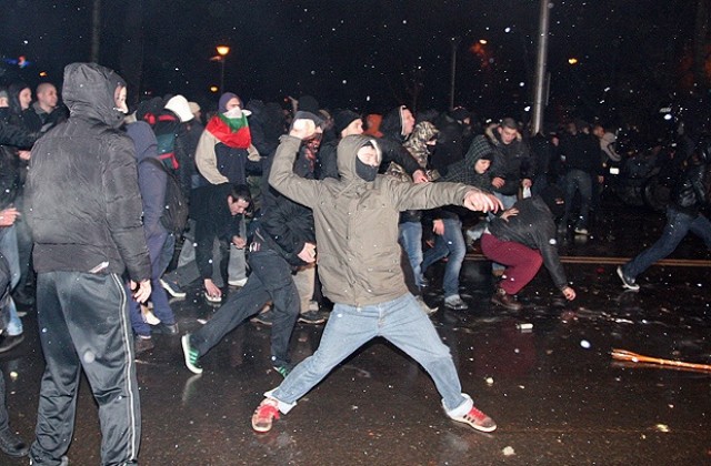 Световните медии информират за сблъсъците в София