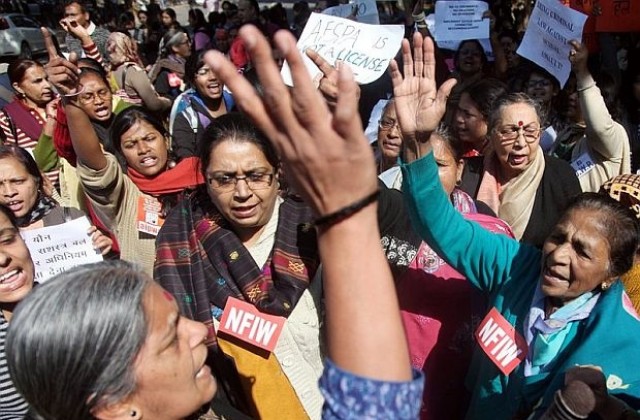 Три момиченца бяха изнасилени и убити в Индия