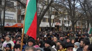 Протестиращите в Добрич се разграничиха от Даниела Пеловска