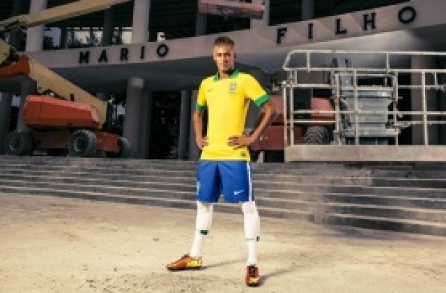 Пеле: Неймар трябва да избере Барселона, ако не иска да залезе