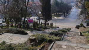 Община Казанлък започна почистване и възстановяване на парк Тюлбето