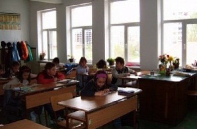 1249 младежи са завършили средното си образование в област Сливен през 2011г.