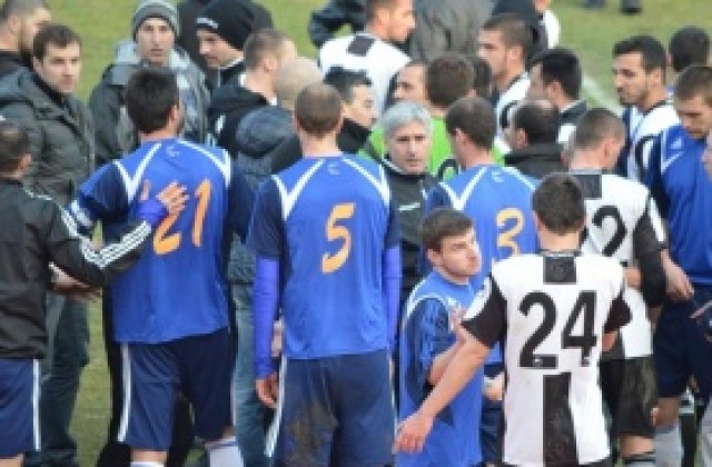 Прекратиха контролата на Локо Пд с Любимец, Узунов пак наду свирката