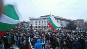 Помалко хора и повече политика на поредния протест срещу ЧЕЗ
