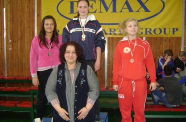 Рос- Мари Маринова е шампионка на Кюстендил по сумо