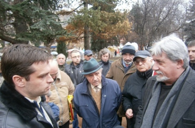 Протестиращи поискаха отговори от областния управител