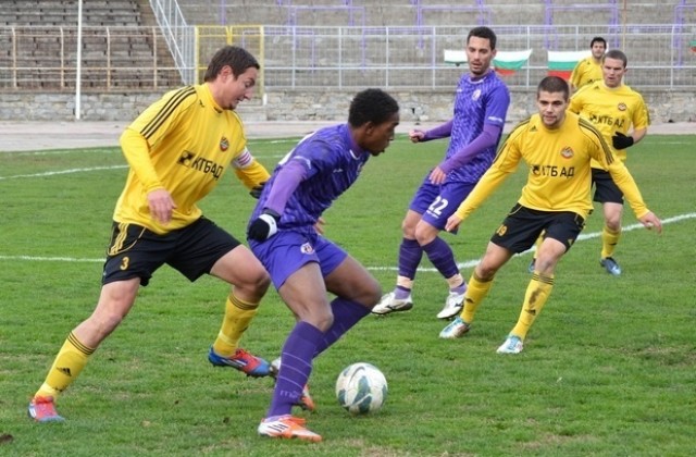 Етър- 24 победи третодивизионен тим