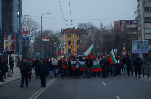 200 души на протеста срещу ЕВН, блокираха два булеварда