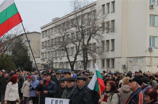 Не на монополите казаха протестиращи в Търговище