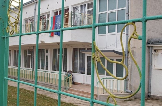 Оневиниха учителката, пъхнала чорап в устата на дете