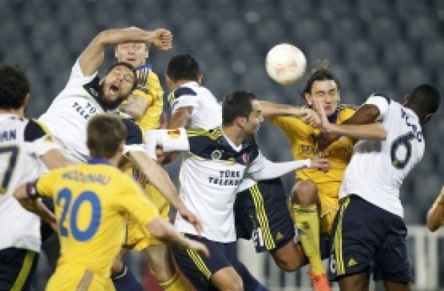 ВИДЕО: Гол от дузпа прати Фенербахче на осминафинал