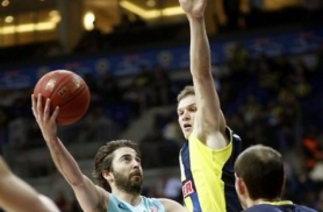 Барса разгроми Фенербахче, Макаби свали Монтепаски от върха