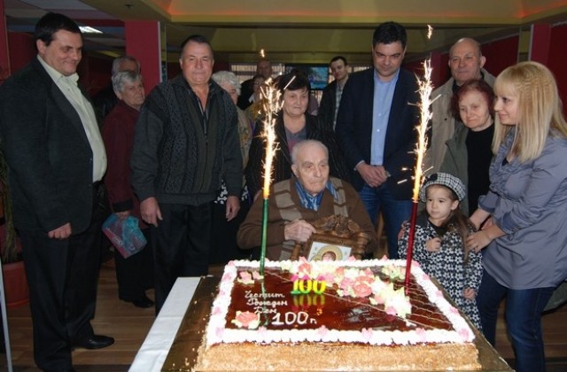 100 години празнува с Колю Стоилов село Ябълково