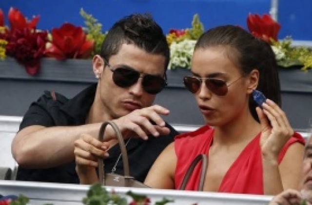 Роналдо има плакат на голото си тяло в човешки размери в своята къща