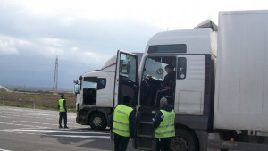 Операция за засилени проверки на товарни автомобили и автобуси