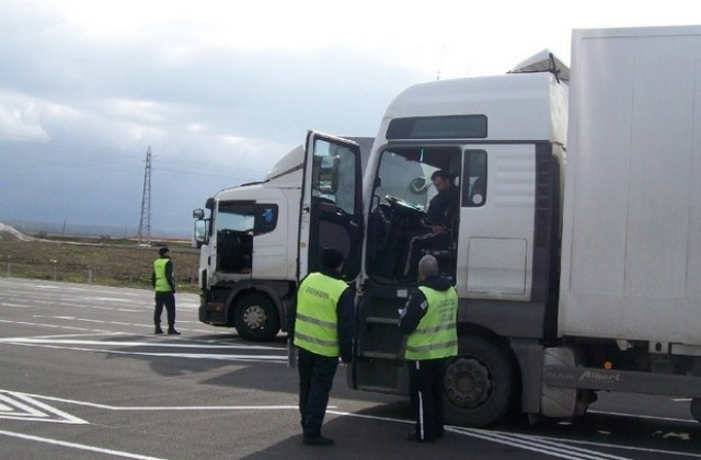Операция за засилени проверки на товарни автомобили и автобуси