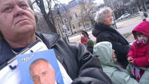 Симпатизанти на ГЕРБ се събраха в градинката до Народното събрание