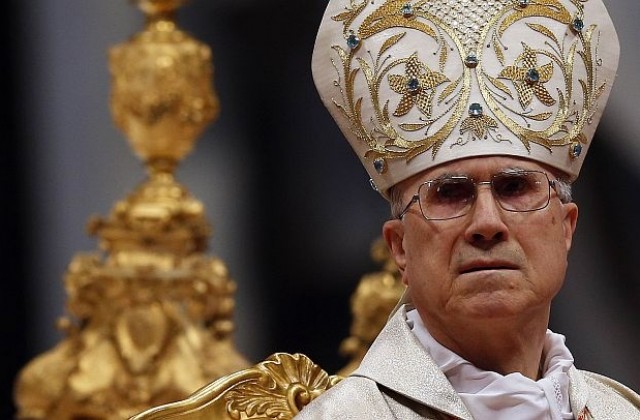 Кардинал Тарчизио Бертоне ще бъде временен папа