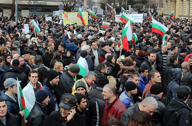 Хиляди граждани се включиха в протестите в София