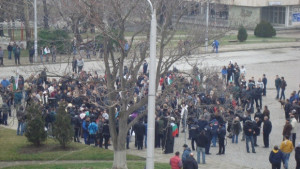Хора се стичат на площад Хаджи Димитър за протеста