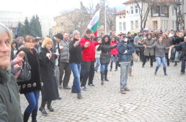 С хоро завърши протестът в Сливен