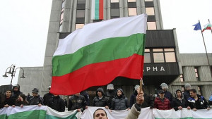 Десетки хиляди варненци излязоха на протест поискаха оставката на кмета