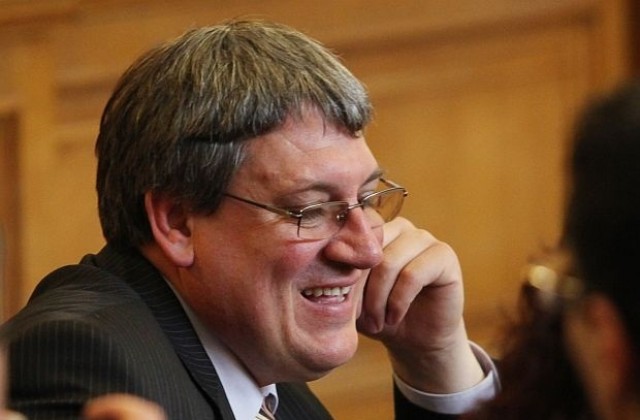 Шефът на НЗОК: Няма недостиг на направления