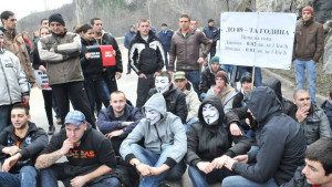 Протестиращи блокираха изхода на Ловеч за Троян