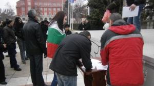 С подписка срещу монополите приключи протестът в неделя