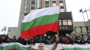 Tрибагреници китайско производство се веят на протестите във Варна