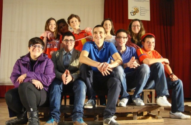 Варненски ученици разбиха конкуренцията на театрален фестивал